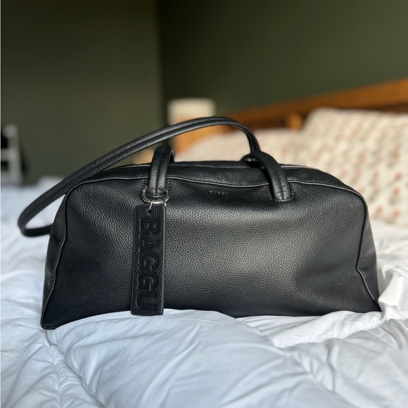 BAGGU Black Leather Shoulder Bag with Long Straps - Picture 3 of 8